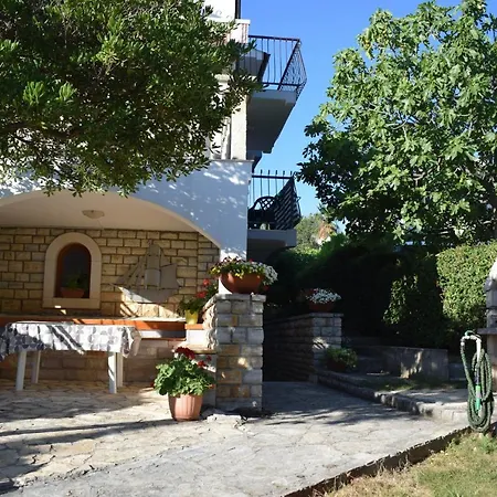 Vila Jelena - Studio For 2 To 3 Persons In Sv Filip I Jakov