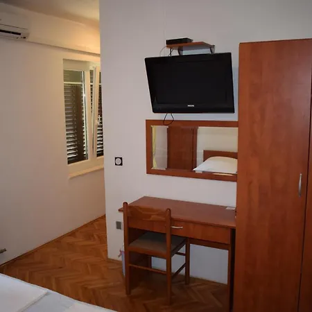 Maison d'hôtes Vila Jelena - Studio For 2 To 3 Persons In Sv Filip I Jakov *