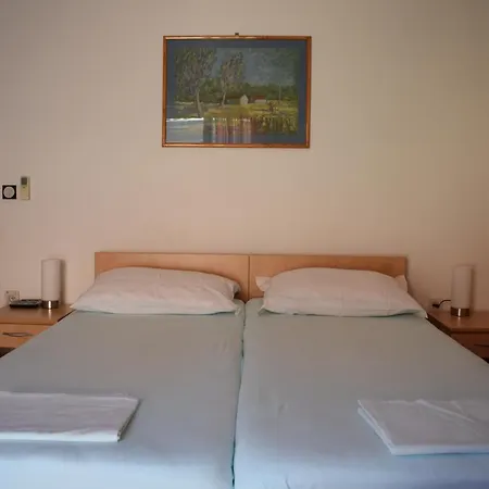 Maison d'hôtes Vila Jelena - Studio For 2 To 3 Persons In Sv Filip I Jakov