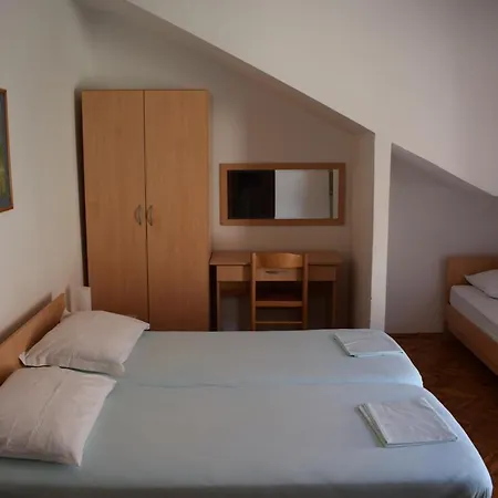 Vila Jelena - Studio For 2 To 3 Persons In Sv Filip I Jakov Maison d'hôtes