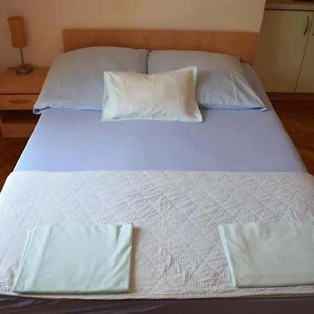 Maison d'hôtes Vila Jelena - Studio For 2 To 3 Persons In Sv Filip I Jakov