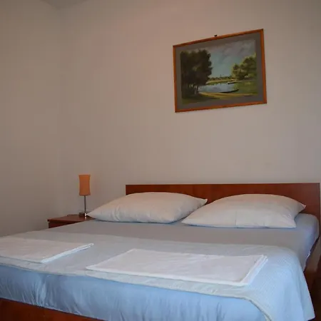 Vila Jelena - Studio For 2 To 3 Persons In Sv Filip I Jakov Maison d'hôtes